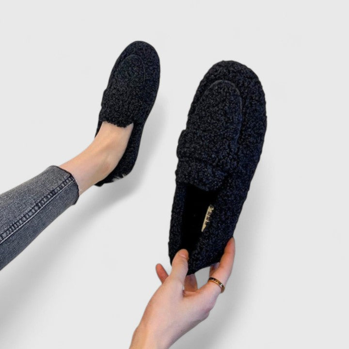 Almudena™ | Pantofole calde con design elegante
