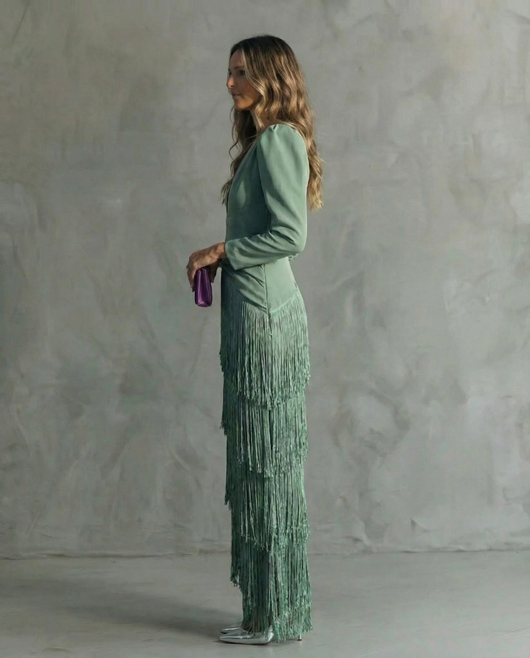 Clara · Abito elegante con maniche a frange